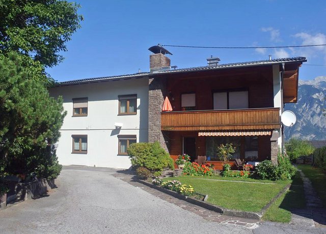 Haus-Stratton-Sommer.jpg