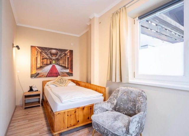 Family-Apartment-Suite-Deluxe-2.jpg