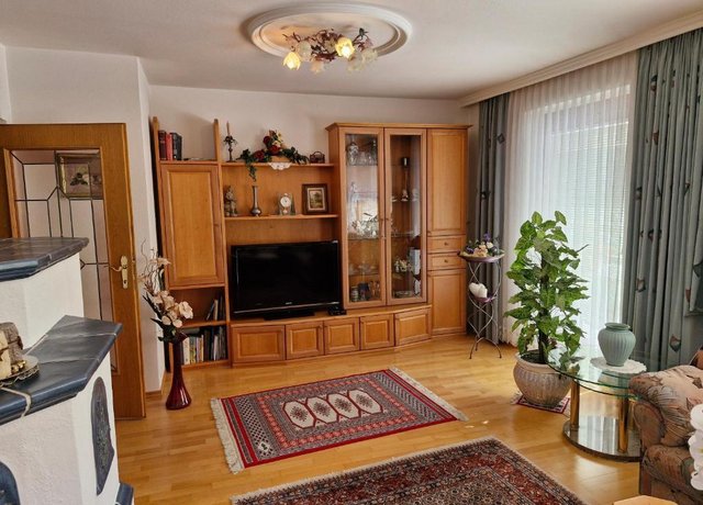 Wohnzimmer-Haus-Bergblick.jpg