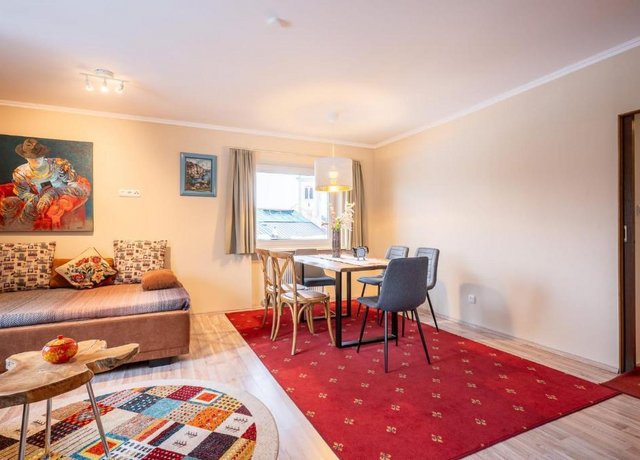 Family-Apartment-Suite-Deluxe-1.jpg