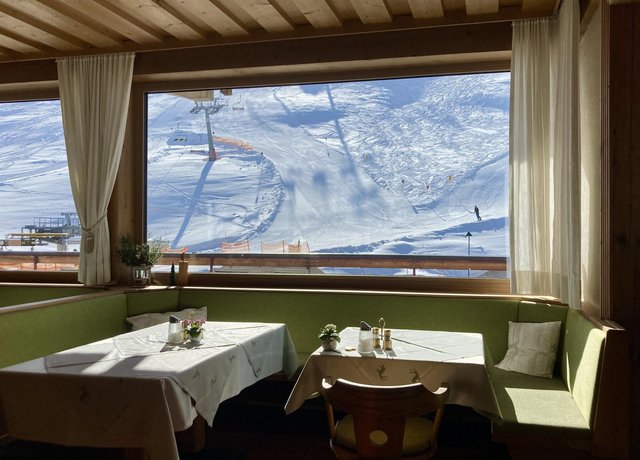 Restaurant.jpg