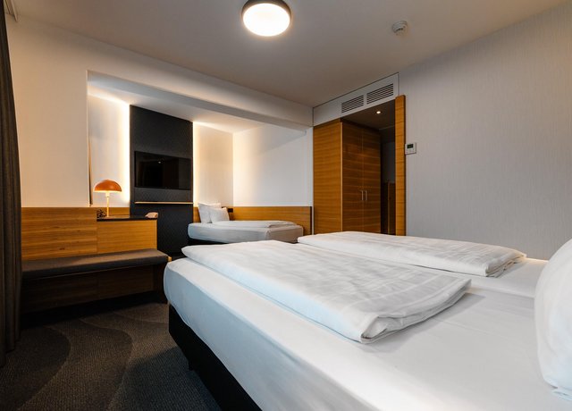Dreibettzimmer.jpg
