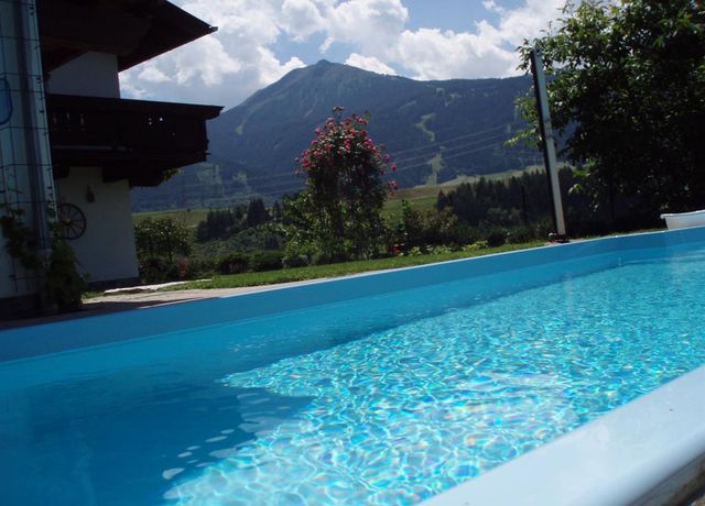 Blick-vom-Schwimmbad-zu-den-Bergen.jpg