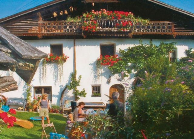 Adelshof-Sommer.jpg